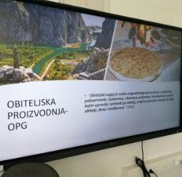 Za ručkom u vrtu