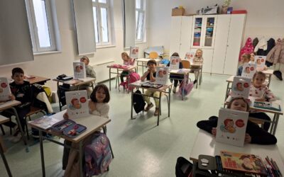 Školski medni dan 2025.: Prvašići učili o važnosti pčela i slatkim blagodatima meda